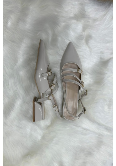 Günlük Kadın Rugan Sivri Burunlu Ayarlanabilir Kemerli Baretli Kısa Blok Topuklu Ayakkabı 455 - 54 Krem