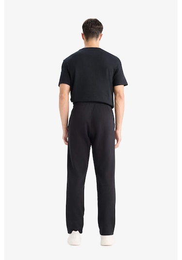 Defacto Regular Fit Beli Bağcıklı Cepli Düz Paça Kalın Eşofman Altı D7836ax25aubk81 Siyah Defacto Regular Fit Beli Bağcıklı Cepli Düz Paça Kalın Eşofman Altı D7836ax25aubk81 Siyah