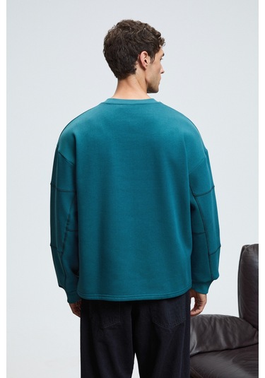 HAL Erkek Yuvarlak Yaka Önünde Ve Kollarında Süs Dikiş Detaylı Baskılı Regular Fit Yeşil Sweatshirt