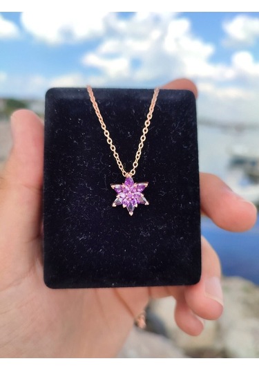 Ervanur Kadın Rose Gold Zincir Kaplama Zirkon Taşlı Mor Lotus Çiçeği Kolye Mor