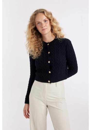 Defacto Regular Fit Bisiklet Yaka Saç Örgü Desenli Düğmeli Triko Hırka C9044AX24WNNV131 Lacivert Defacto Regular Fit Bisiklet Yaka Saç Örgü Desenli Düğmeli Triko Hırka C9044AX24WNNV131 Lacivert