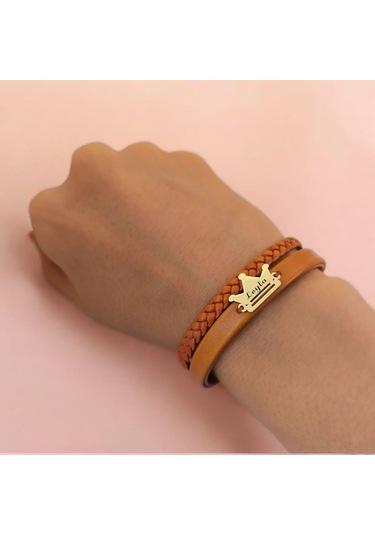 Archin Leyla İsmine Özel Kahverengi Derili Taç Motifli 14 Ayar Altın Plakalı Hediye Bileklik-467isim Leyla