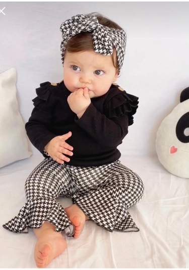 İspanyol Paça Kazayağı Desenli Kız Bebek Takım Ve Bandanası %100 Pamuk Ribana Omuz Fırfırlı Siyah - Beyaz İspanyol Paça Kazayağı Desenli Kız Bebek Takım Ve Bandanası %100 Pamuk Ribana Omuz Fırfırlı Siyah - Beyaz