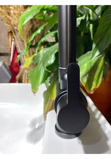 İsaoğlu Yapı Siyah Spiralli Arıtmalı Mutfak Bataryası Mat Siyah Arıtıcılı Evye Musluğu Luxury Design Siyah