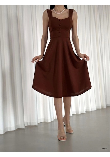 Kadın Krep Kumaş Askılı Kalp Yaka Düğme Detay Midi Boy Elbise Kahve