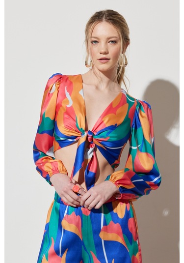 Regular Fit Normal Kesim V Yaka Yeşil Desenli Crop Bluz Yeşil