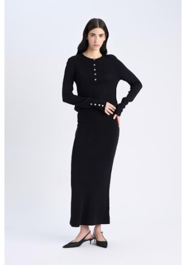 DeFacto Basic Düz Midi Kalem Etek E5361AX25SPBK81 Siyah DeFacto Basic Düz Midi Kalem Etek E5361AX25SPBK81 Siyah