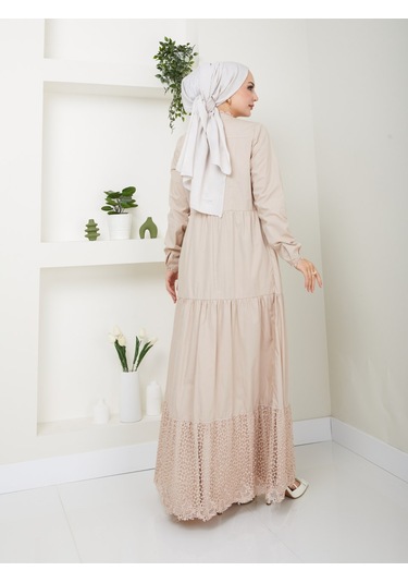Dantelli Doğal Kumaşlı Boydan Düğmeli Kot Elbise Bej