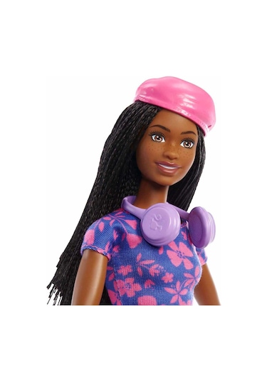 Barbie Brooklyn Seyahatte Bebeği ve Aksesuarları HGX55