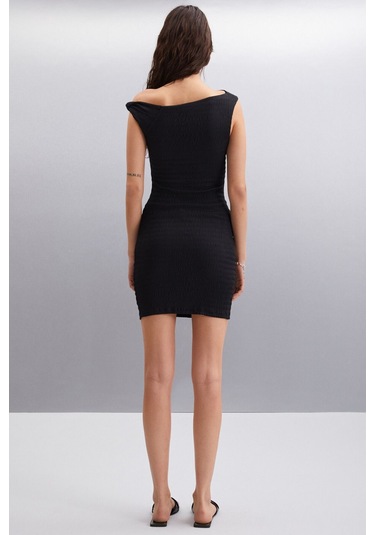 Innsa Kadın Bürümcük 3 Boyutlu Kumaşlı Tek Omuzlu Bodycon Siyah Elbise