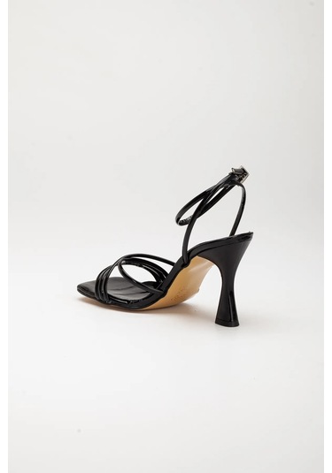 Beyaz Shoes İnce Biyeli Topuklu Kadın Ayakkabı Siyah Siyah