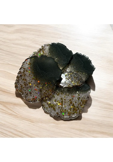 Epoksi Reçine Bardak Altlığı - 4'lü Takım - Koyu Yeşil Ve Altın Glitter - Çap: 12 Cm Koyu Yeşil