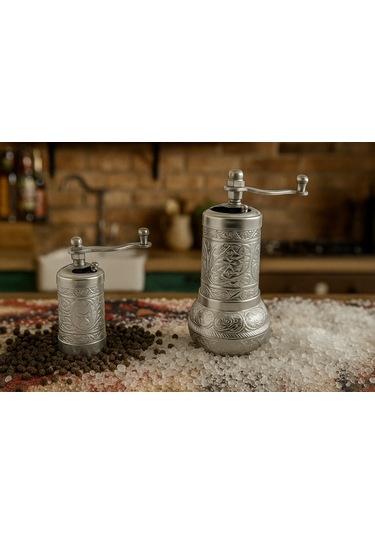 Motifli Baharat Değirmeni Gümüş Renk 2 Li Set Top Küpe Hediyeli