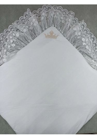 Yenidoğan Saray Kadife Taç Nakışlı İnci Fiyonklu Çift Dantel Duvak Trilüks Kundak Bebek Battaniyesi Vizon-ekru Çok Renkli