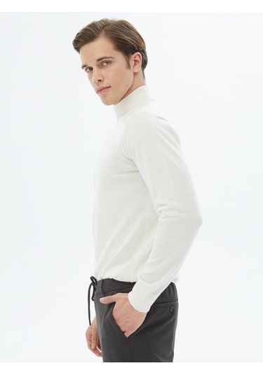 Ekru Yarım Balıkçı Yaka Düz Örgü Yün Karışımlı Triko Ekru