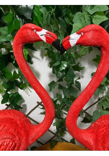 Kırmızı Flamingo Romantizmi: Sevgililer Günü Hediyesi