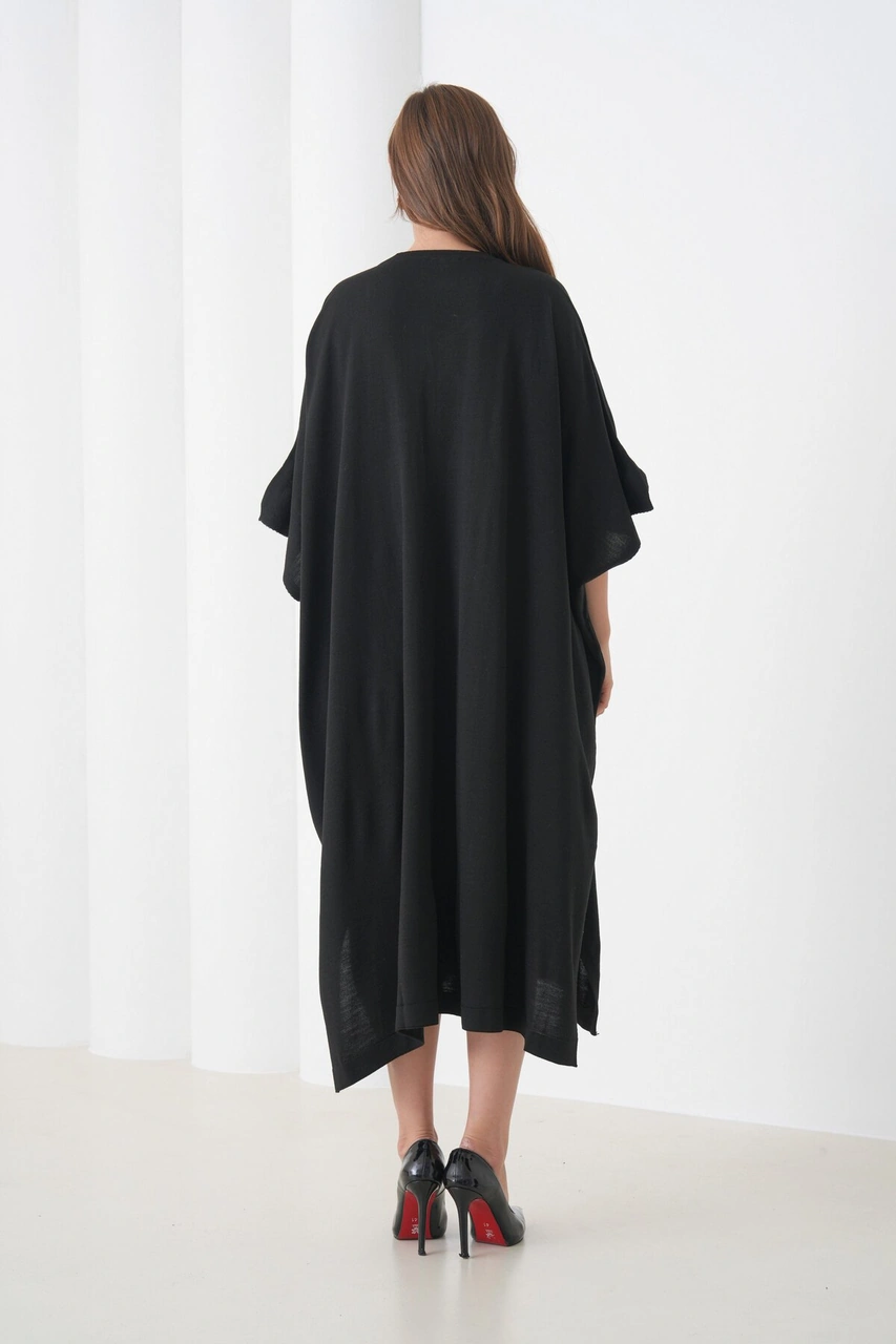 Kadın Tesettüre Uygun Önden Düğmeli Asimetrik Kesim Yarasa Kol Şık Geniş Kalıp Panço Ceket Siyah