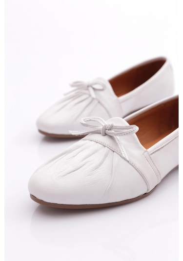 Dgn 133 Kadin Büzgü Detayli Babet 133-2109-R6840 Beyaz Dgn 133 Kadin Büzgü Detayli Babet 133-2109-R6840 Beyaz