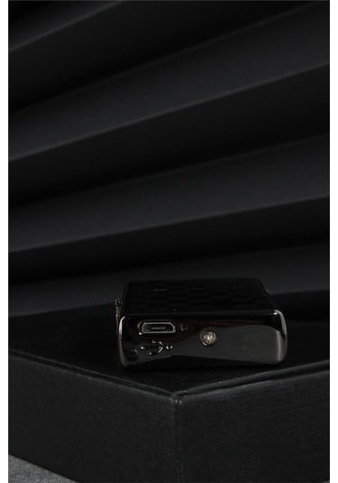 Silvio Monetti Metalik Renk Kapaklı Şarjlı Çakmak 24csm22108ar04