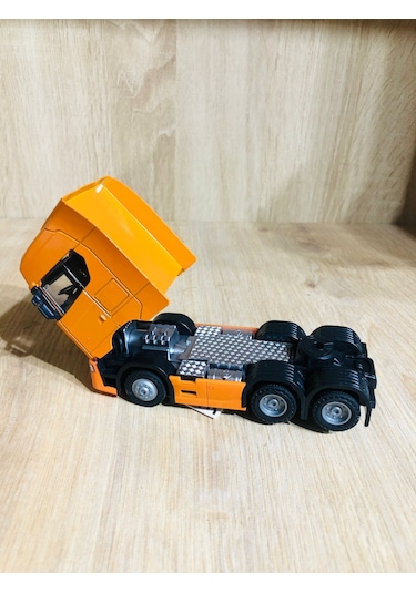 Sesli Işıklı Ölçekli 1/43 Dorsesiz Tır Kafası Açılabilir Kupalı Sarı