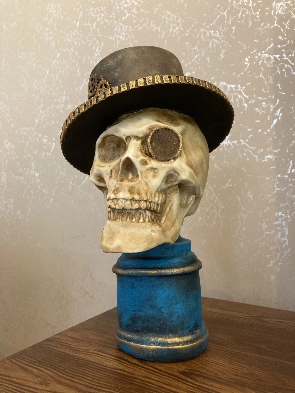 Şapkalı Kaideli Kuru Kafa