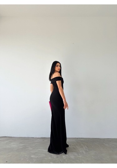 Kadın Dalgıç Kumaş Kayık Yaka Ve Dekolte Detaylı Elbise Siyah