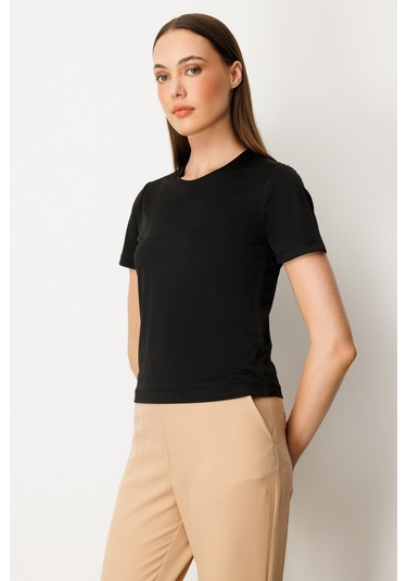 On Kadın Sıfır Yaka Kısa Kol Basic Bluz 61334 Siyah Siyah