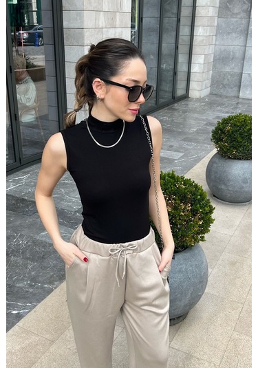 Kolsuz Dik Yaka Body