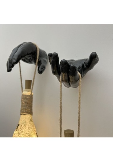 El Yapımı Siyah Erkek Eli Heykeli Dekorlu Peri Led Işıklı Buzlu C Çok Renkli