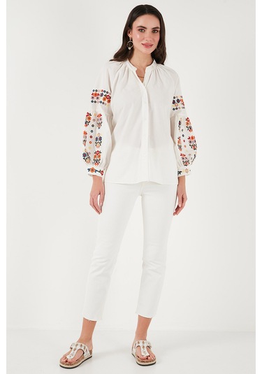 Lela Nakış Işlemeli Pamuklu Oversize Fit V Yaka Bayan Gömlek 676253 Ekru