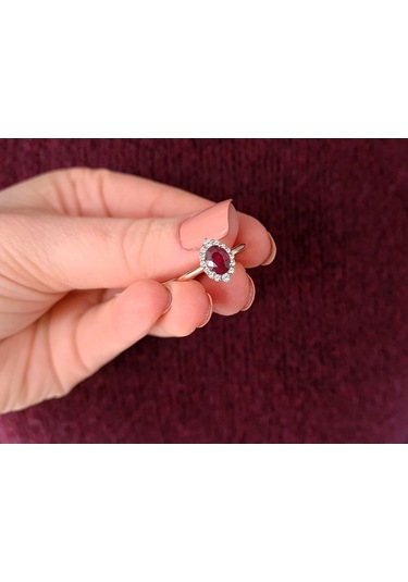 Sirius Pırlanta Ve Oval Yakut Taşlı Alya Yüzük 0842R0019