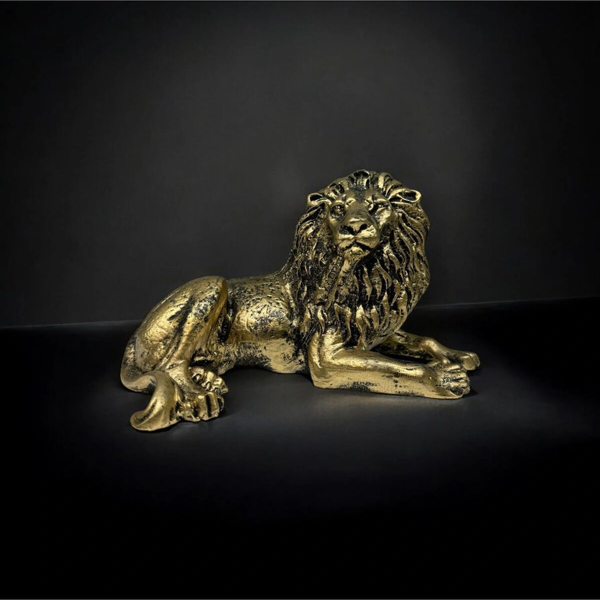 Dekoratif Polyester Oturan Aslan Biblo Gold Eskitme