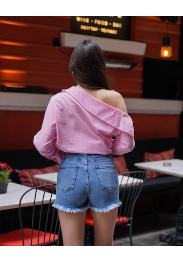 Kadın Önü Parlak Taşlı Rahat Kalıp Kot Şort Mavi