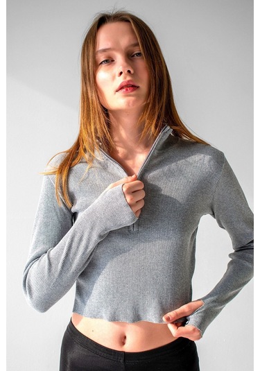 Siyah Bilek Detaylı Fermuarlı Crop Bluz Gri
