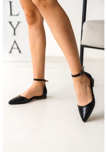 Misty Siyah Kırışık 2 Cm Topuklu Deri Bilekten Bantlı Sivri Burun Günlük Babet Siyah