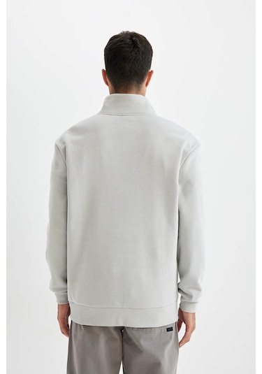 DeFacto Comfort Regular Fit Rahat Kalıp Fermuarlı Dik Yaka Basic Düz Sweatshirt X7405AZ24AUGR253