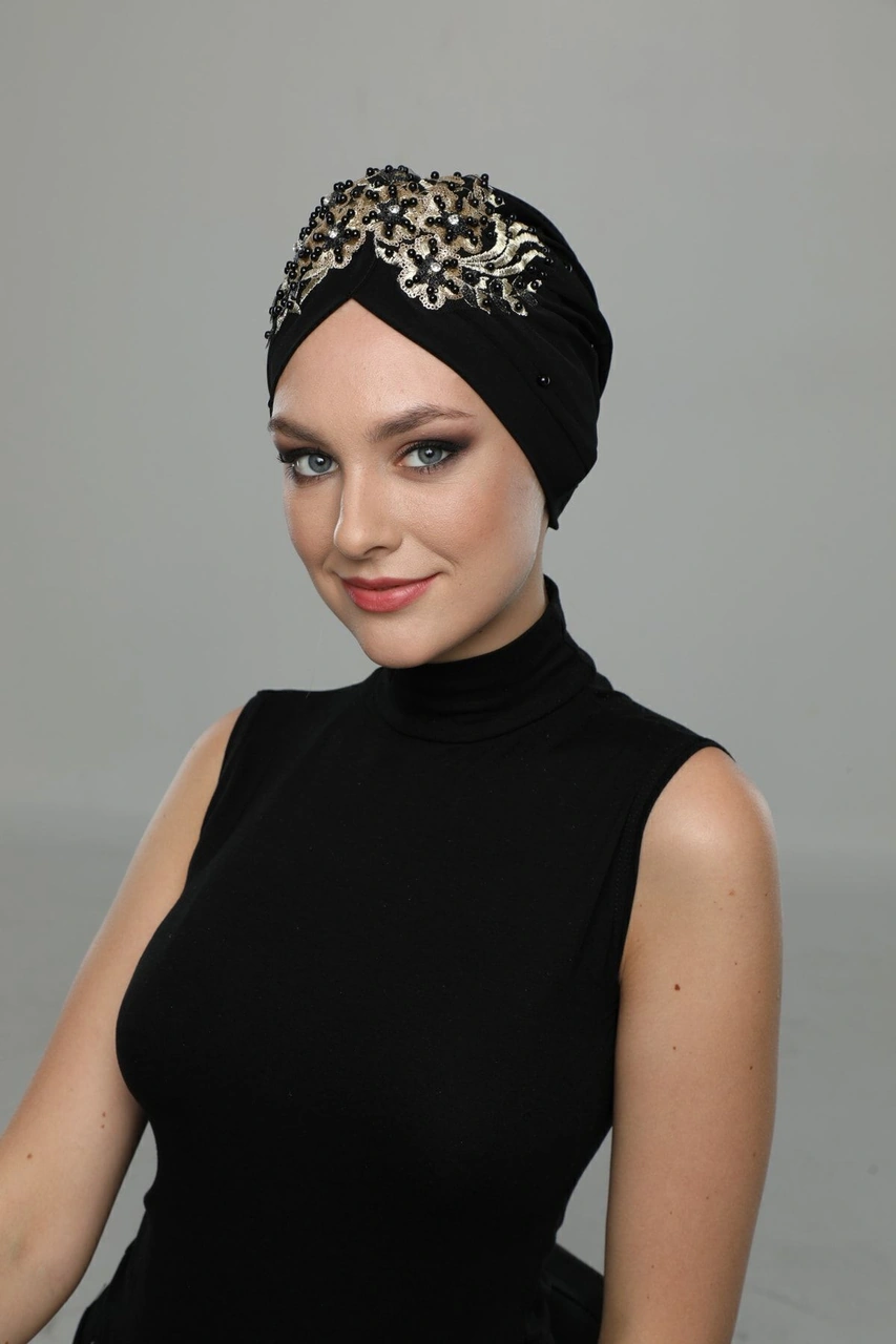 Kopma Astarlı Işlemeli Siyah Geniş Sırma Motifli Hazır Türban Tesettür Abiye Bone Siyah Geniş Sırma