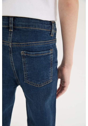 DeFacto Erkek Çocuk Slim Fit Dar Kesim Düz Paça Basic Düz Jean Pantolon D6649A825SMNM28 DeFacto Erkek Çocuk Slim Fit Dar Kesim Düz Paça Basic Düz Jean Pantolon D6649A825SMNM28