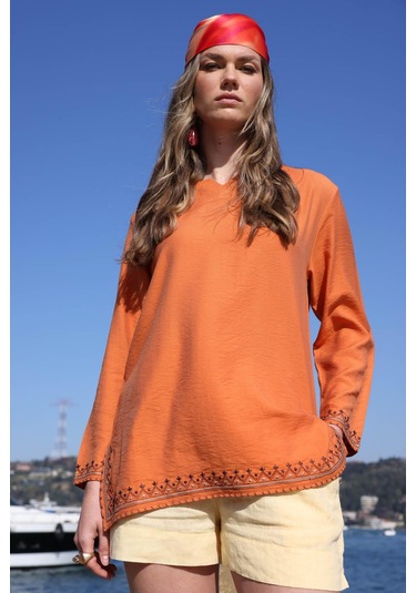 Kadın Kolu Ve Eteği Yırtmaçlı Eteği Nakışlı Bluz Turuncu Turuncu