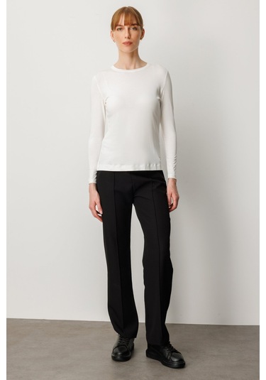 On Kadın Metal Aksesuarlı Sıfır Yaka Basic Bluz 61303 Ekru Ekru