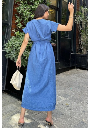 İndigo V Yaka, Kısa Kol, Airobin Kumaş, Omuz Detaylı, Kemerli/kuşaklı, Önden Yırtmaçlı Maxi Elbise Indigo