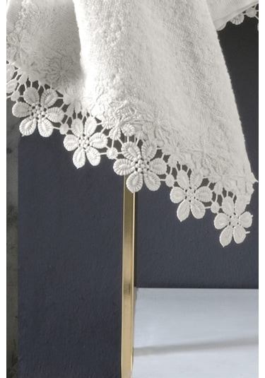 Güvenal Liya 8 Parça Kutulu Çeyizlik Dantelli Bornoz Seti Bornoz Havlu Havlu Seti Çeyiz Ev Tekstili 1 Krem