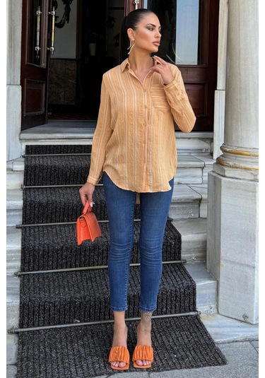 Kadın Karamel Çizgili Desenli, Uzun Kollu, Rahat Kesim, Dokulu Kumaş Gömlek Karamel