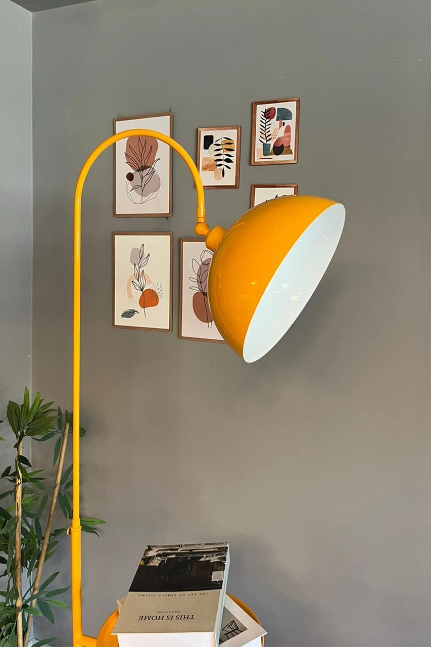 Sarı Lambader Hareketli Başlık Sehpalı Modern Dekoratif Metal Oturma Odası Çalışma Odası Sarı