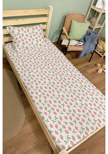 Organik Tek Kişilik Lastikli Çarşaf Seti - Tatlı Çilek Bahçesi Renkli