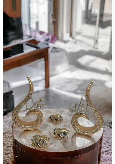 Allah C.c. Hz. Muhammed S.a.v Lafzı Ve Dekoratif Polyester Çiçekler Masa Süsü Biblo - Altın