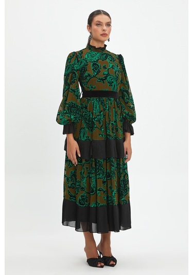 Desenli Ve Piliseli Elbise - Fırfır Detaylı, Şifon Ve Kemer Tasarımıyla Zamansız Şıklık Yeşil