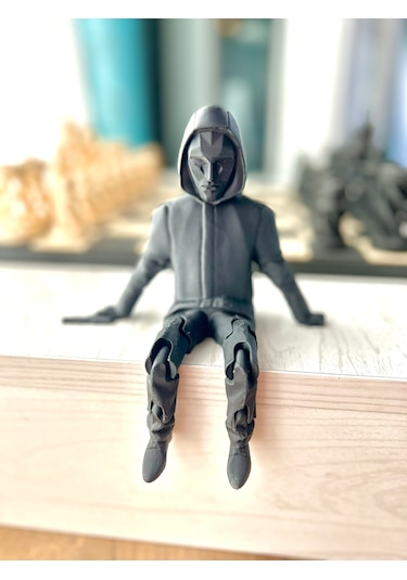 Squid Game Yönetici Figürü - 11 Cm