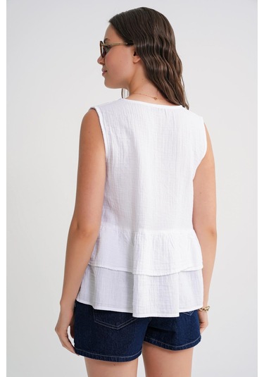 4722 Kadın V Yaka Fırfırlı Müslin Bluz Beyaz Beyaz