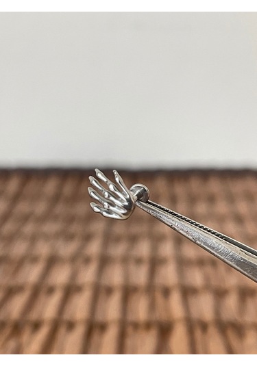 316 L Cerrahi Çelik İskelet El Modeli Dudak Kıkırdak Helix Tragus Piercingi Gümüş